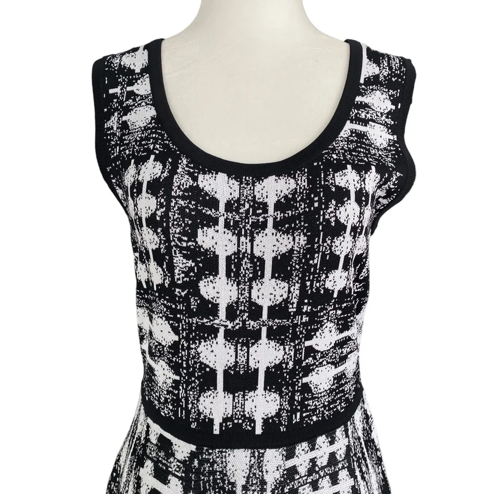 Carmen Marc Valvo Stretch Knit Sweater Midi Dress Black White Print Medium
